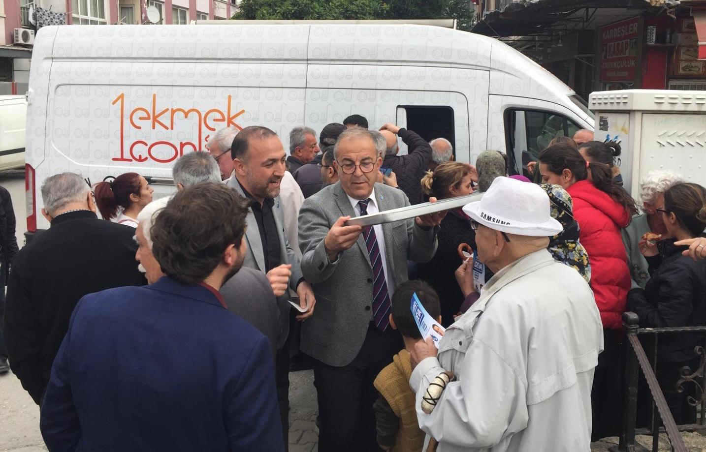 Başkan Adayı Dr. Güran Dinçer, Akdeniz İlçesinde Sevgiyle Karşılandı