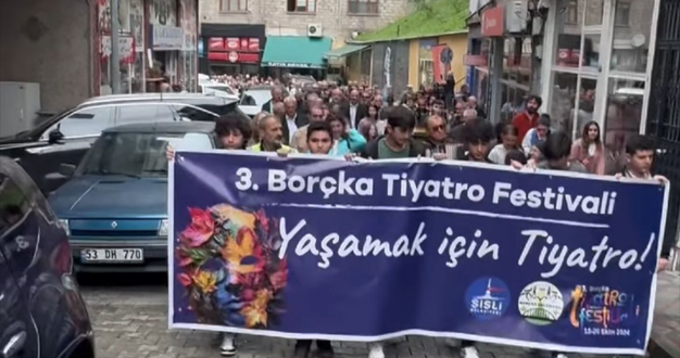 Borçka 3. Tiyatro Festivali Coşkuyla Başladı!