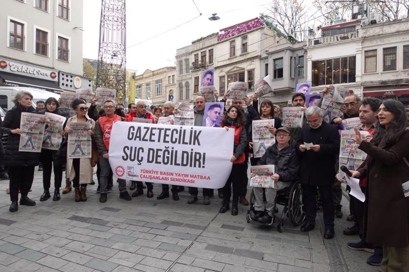 DİSK Basın-İş’ten gazetecilere yönelik baskıya karşı eylem:  Gazetecilik suç değildir