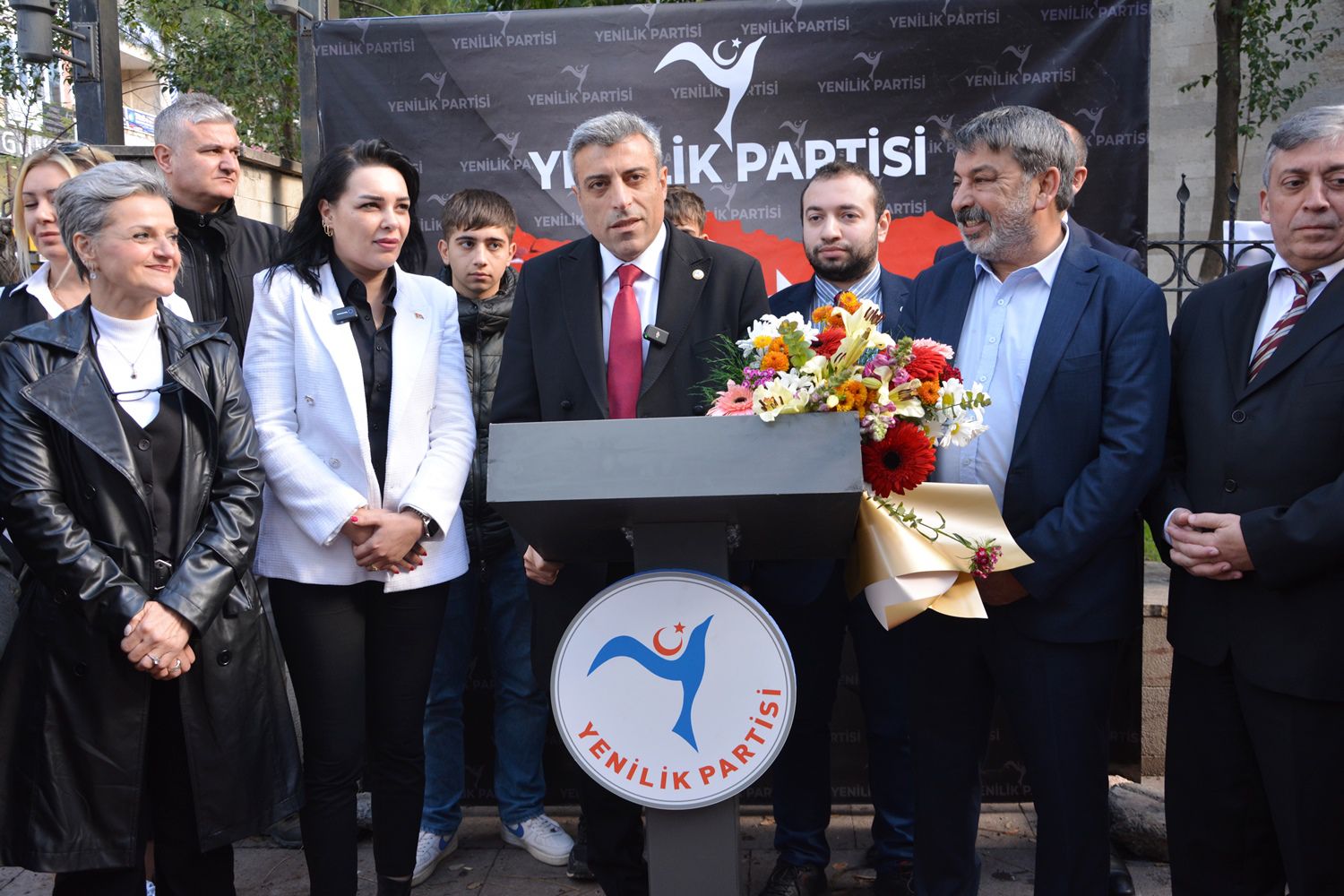 Yenilik partisi Manisa il başkanlığı büyük ilgi ile açıldı