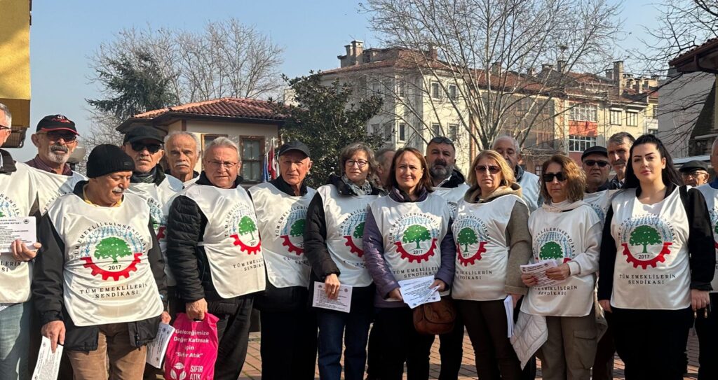 Tüm Emekliler Sendikası Bursa Şubesi ’emekli çıldırdı’ dedi hunili eylem düzenledi!