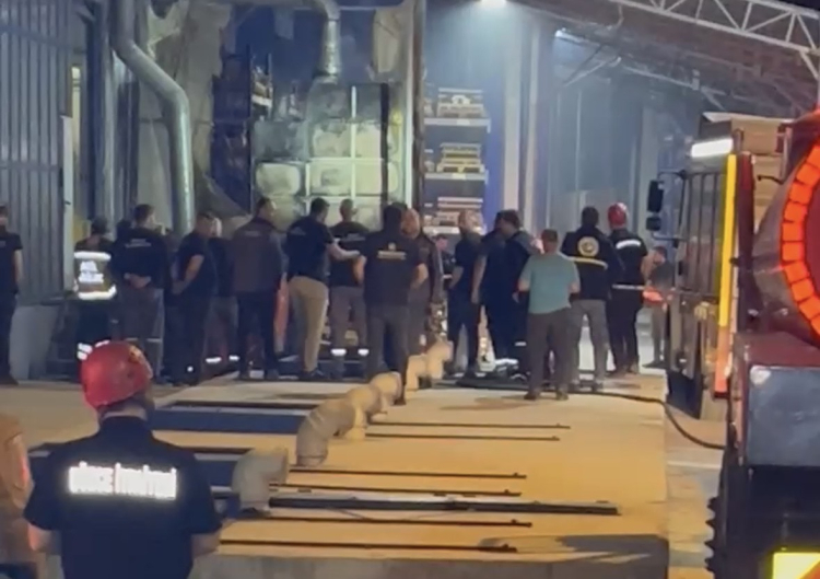 Düzce’de fabrikada yangın çıktı!