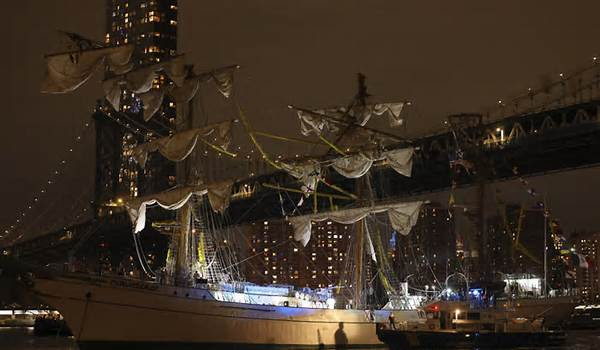 Meksika Donanması Eğitim Gemisi Brooklyn Köprüsü’ne Çarptı: 2 Ölü, 19 Yaralı