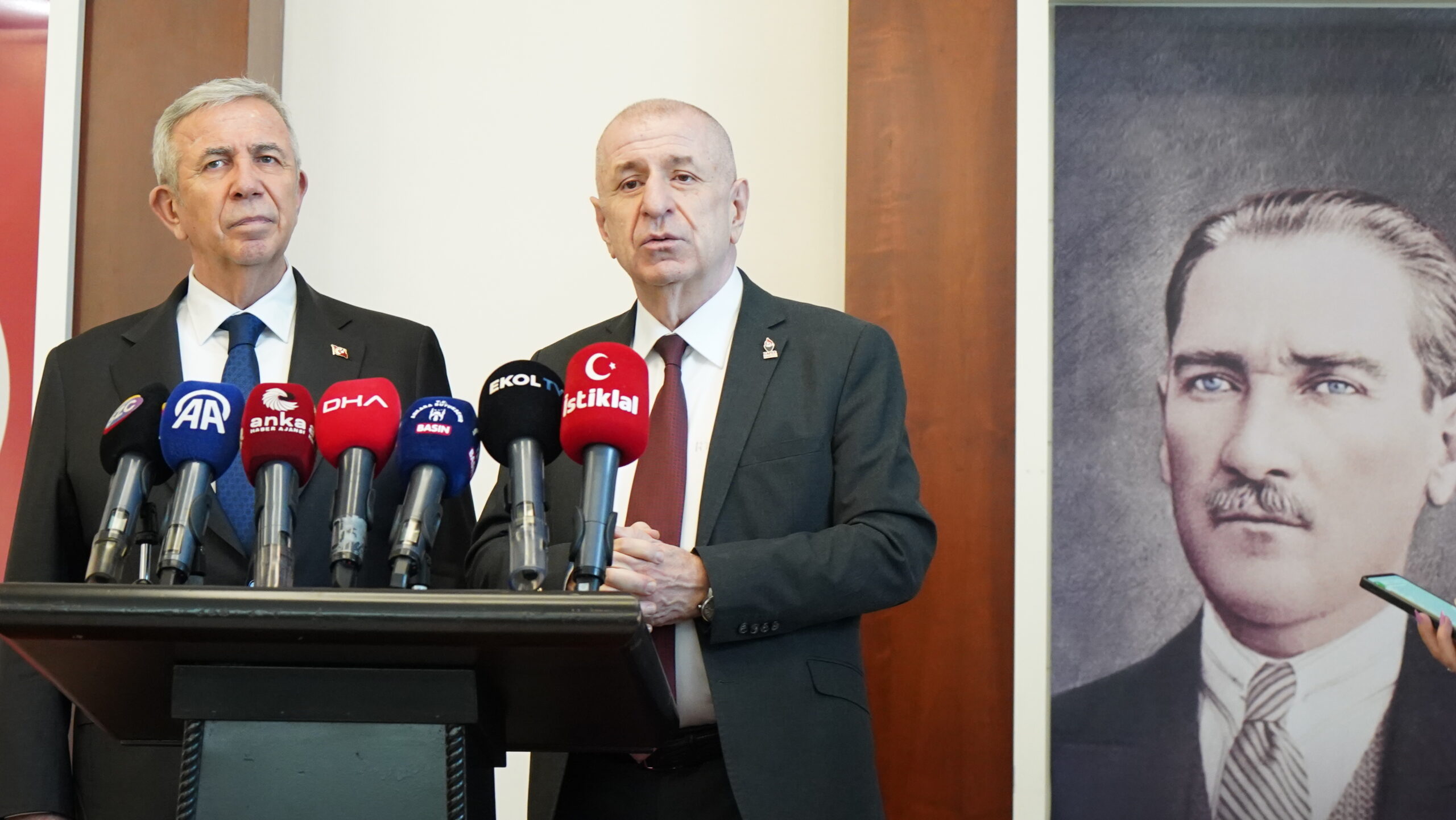 Ümit Özdağ’dan Mansur Yavaş’a Teşekkür Ziyareti: “Hukuk Mücadelemde Yanımda Oldu”