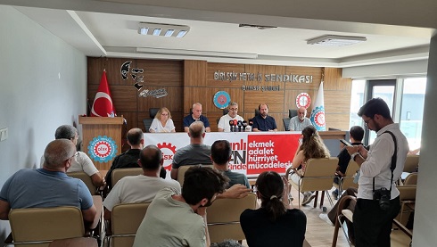 15-16 Haziran Direnişi’nin 55. Yılı: DİSK Bursa’dan Anlamlı Anma ve Sert Mesajlar “Bugün de ekmeğimiz küçülüyor, ama biz susmayacağız!”