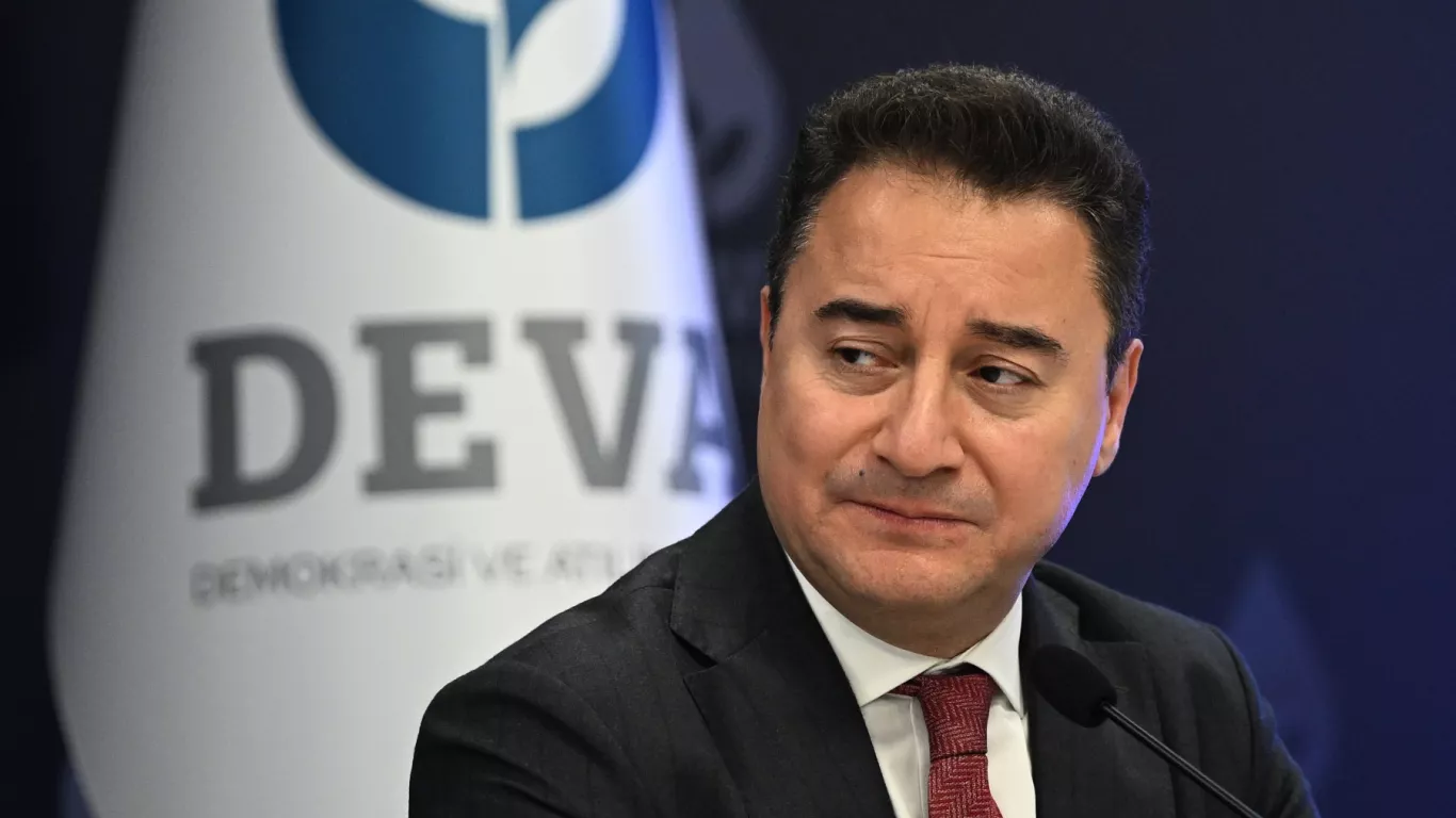 Babacan’dan iktidara da muhalefet de çağrı: “Gelin ‘Siyasi Etik, Şeffaflık ve Yolsuzlukla Mücadele Yasası’nı hep beraber Meclis’ten geçirelim”