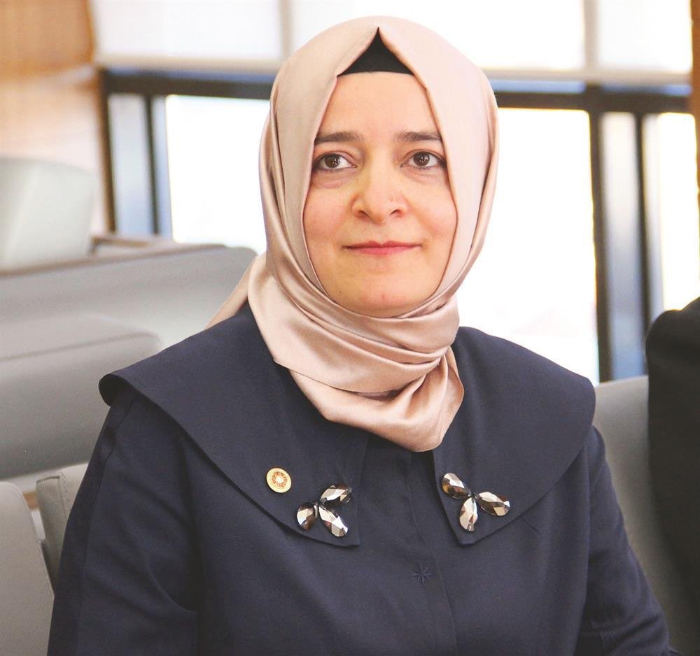 AK Partili Betül Sayan Kaya’dan CHP’ye Sert Sözler: “Yolsuzluk ve Rüşvet CHP’nin Öz Adıdır”