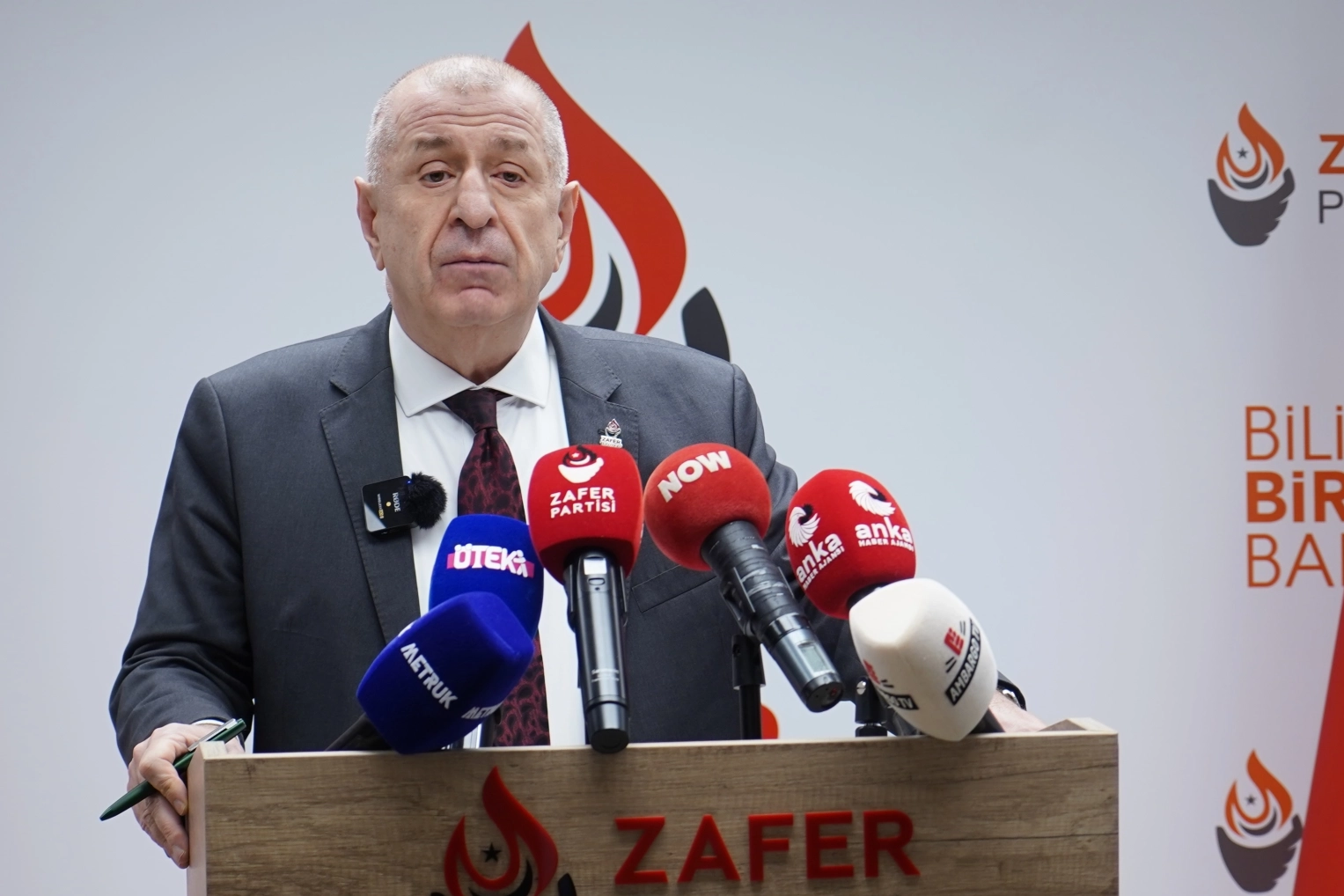 Prof. Dr. Ümit Özdağ’dan Sert Uyarı: “Türkiye Tehlikede, Milli Kimlik Tehdit Altında”