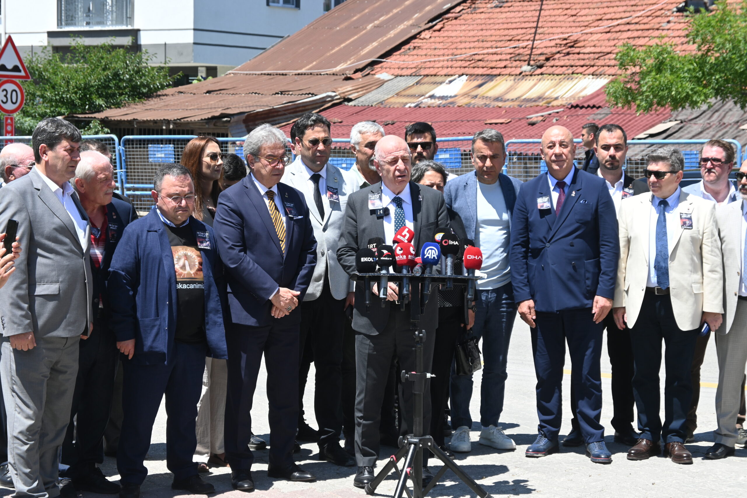 Prof. Dr. Ümit Özdağ: “İnsani ve Sistemsel Hataların Sonucunda Ağır Bir Felaket Yaşandı”