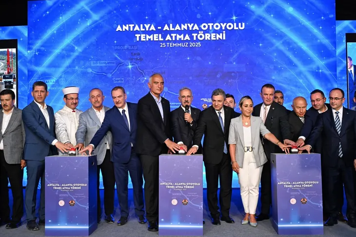  Ulaştırma ve Altyapı Bakanı Abdulkadir Uraloğlu, Antalya-Alanya Otoyolu’nun temelini attı.