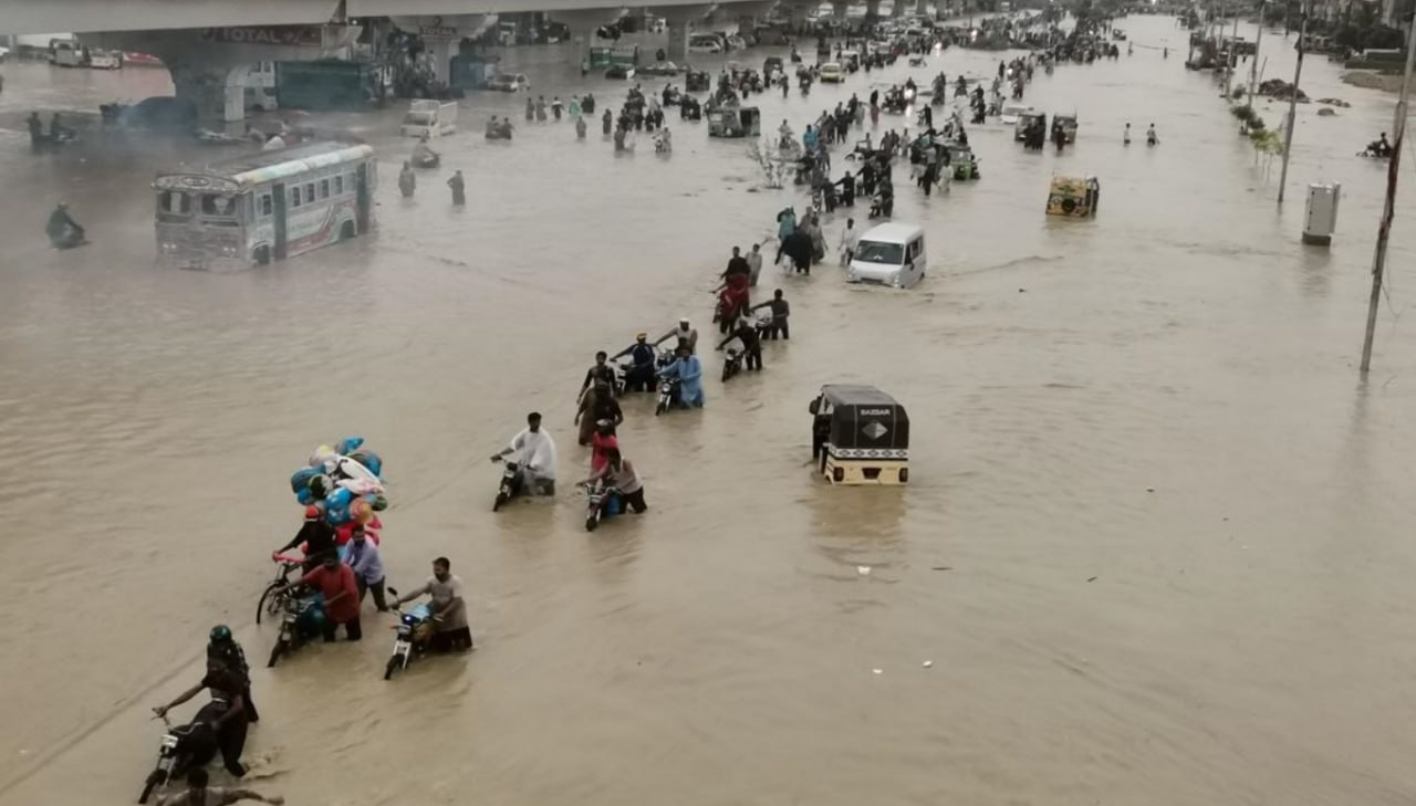 Pakistan’da Sel Felaketinde Can Kaybı 830’a Yükseldi