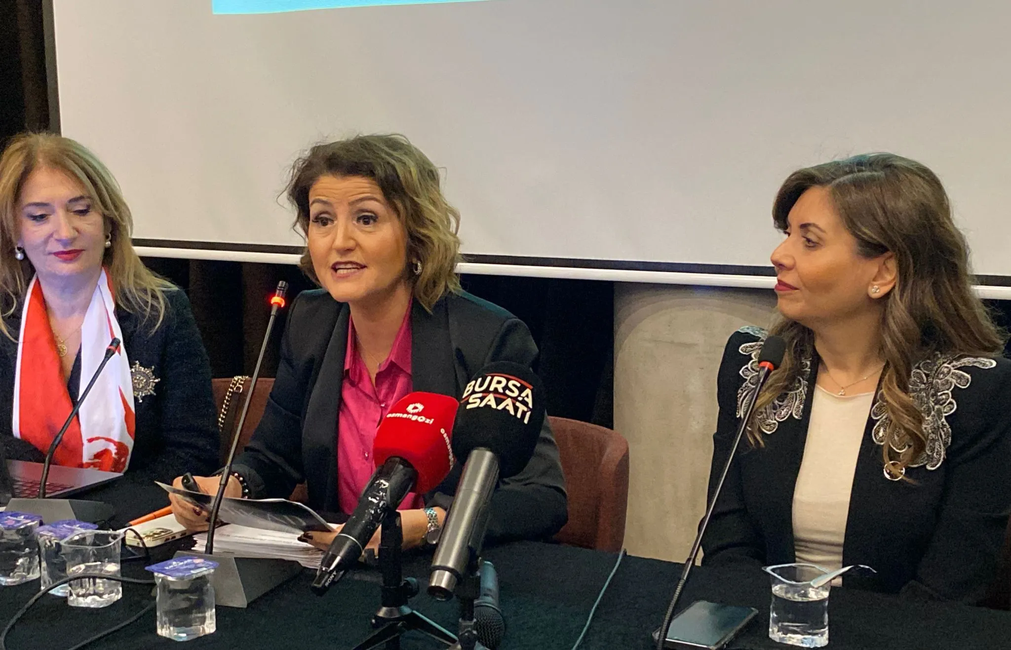 Bursa’da Kadının Seçme ve Seçilme Hakkı Gündemli Özel Etkinlik: “İnsan Kadın”