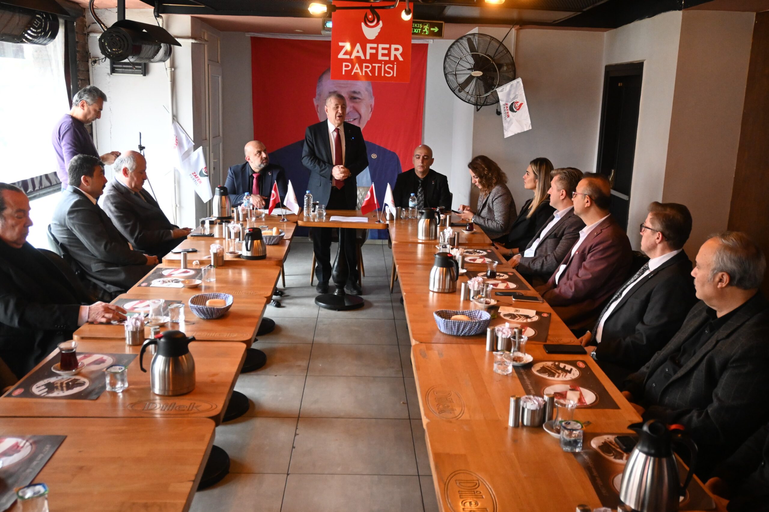 “İTTİFAK İÇİN UZATILAN ELİ SIKARIZ”