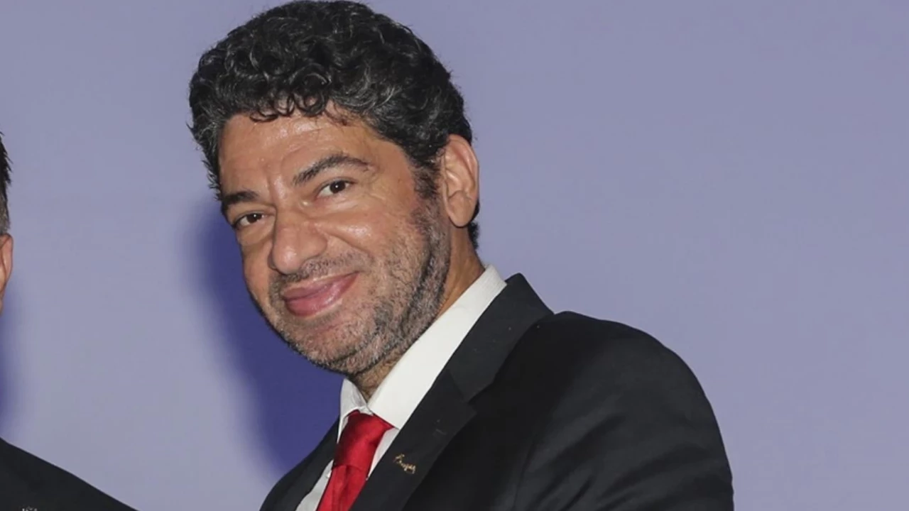 Arabesk müziğin güçlü seslerinden Hakan Taşıyan hastaneye kaldırıldı