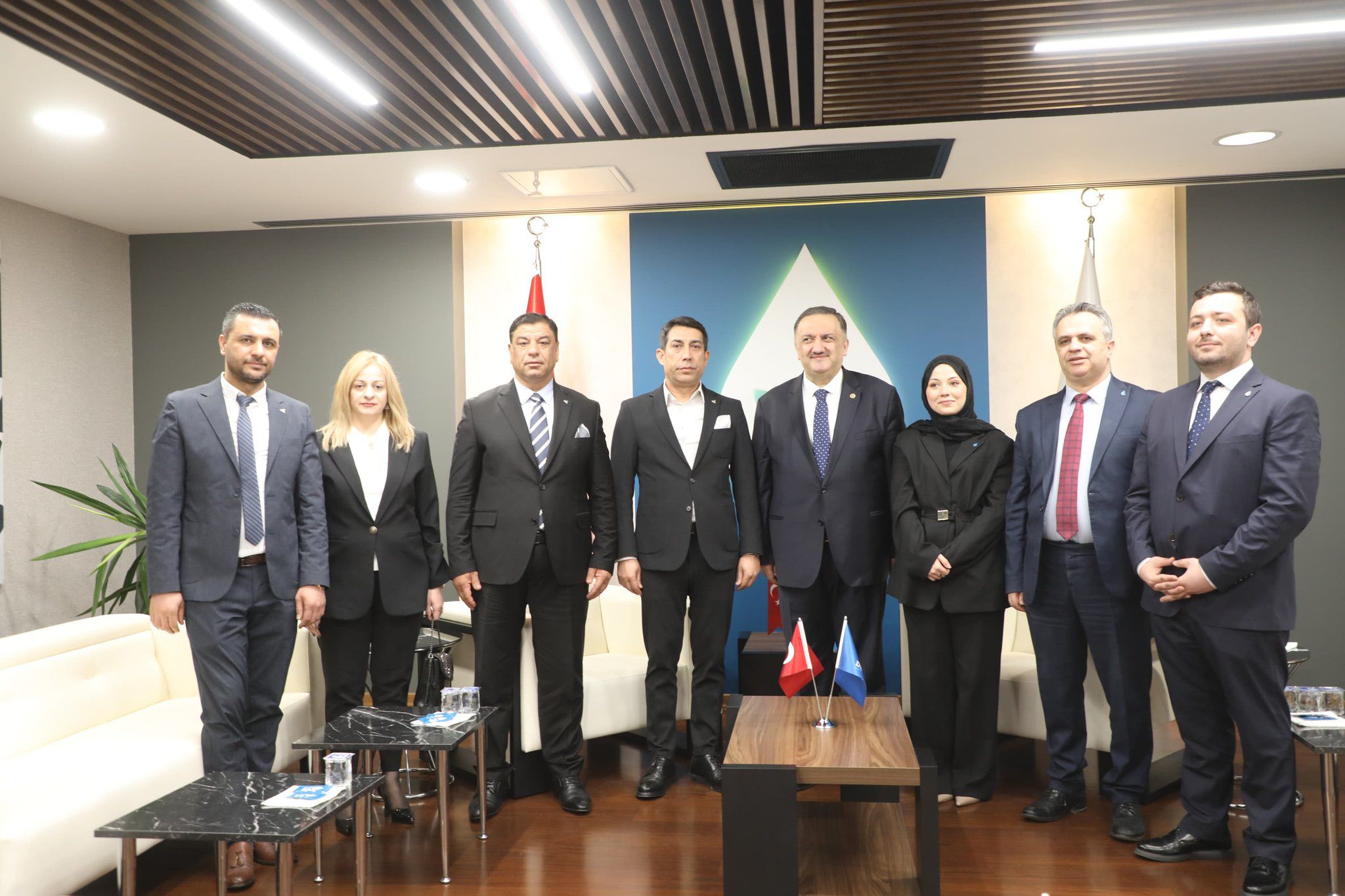 ANAVATAN PARTİSİ VE DEVA PARTİSİ BAYRAMLAŞMA PROGRAMINDA BULUŞTU