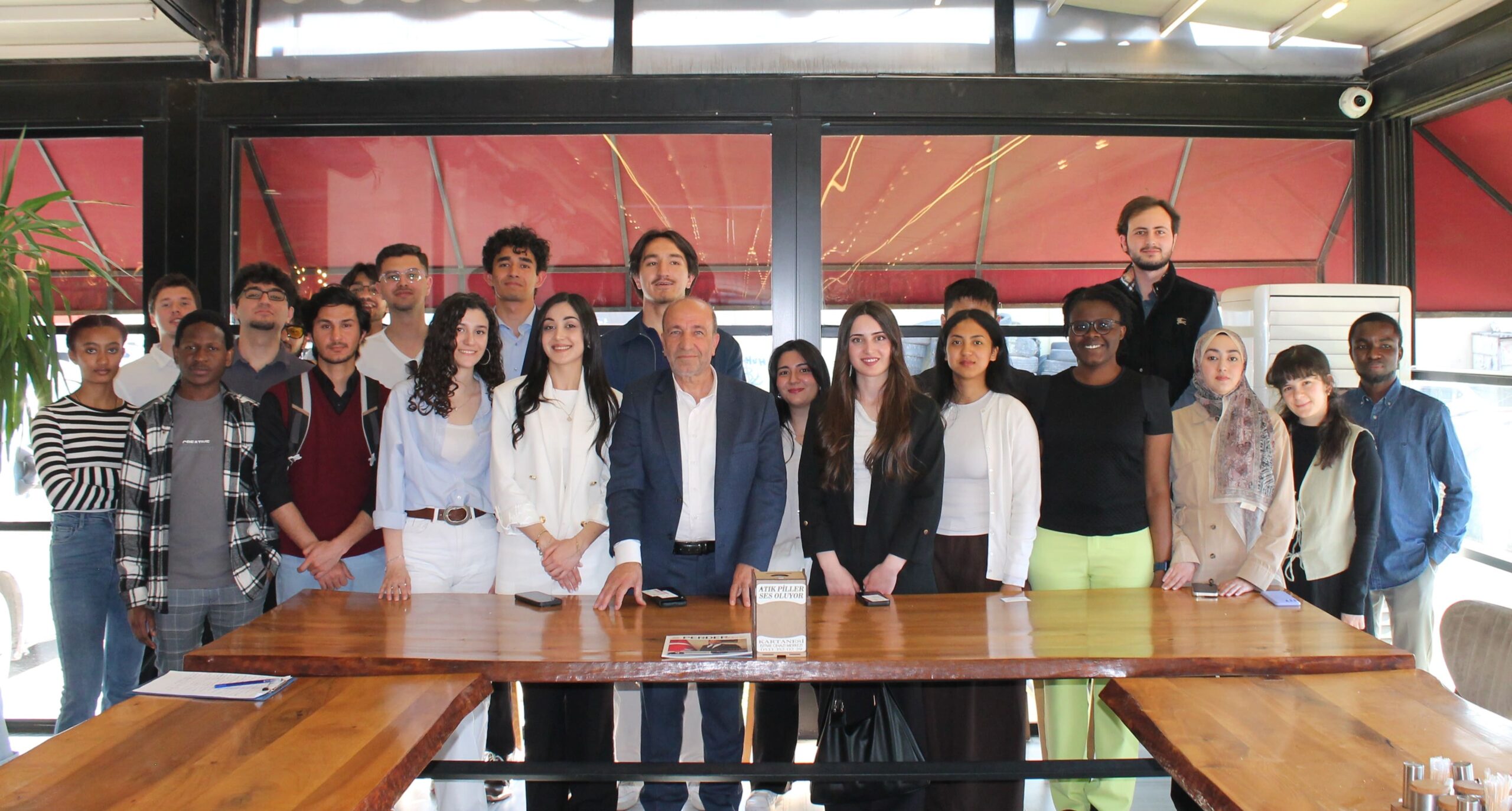 Bursalı Marketçilerden Üniversitelilere Destek