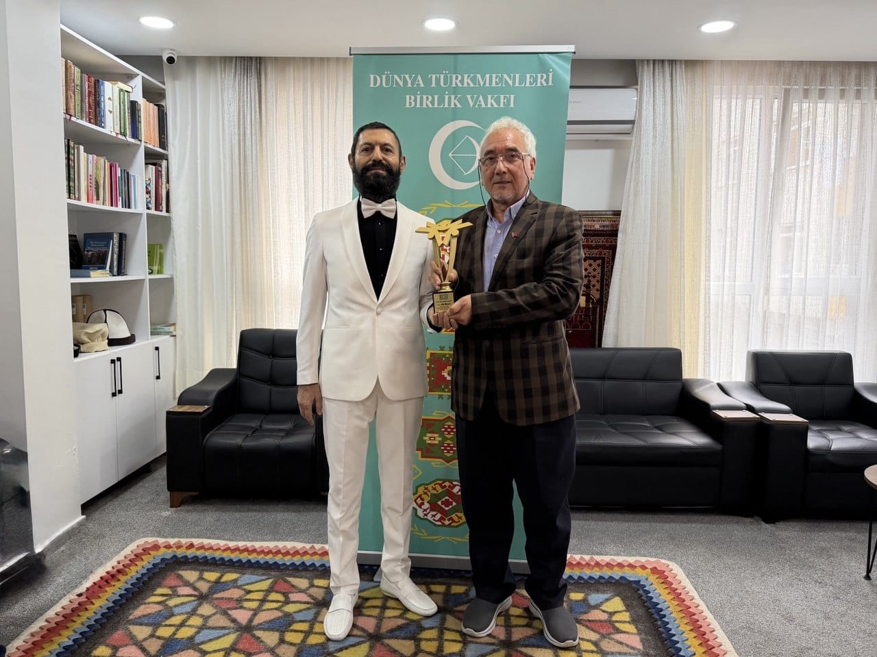 Akif Manaf’a Anlamlı Ödül: “Barış için İnsanlık Ödülü”