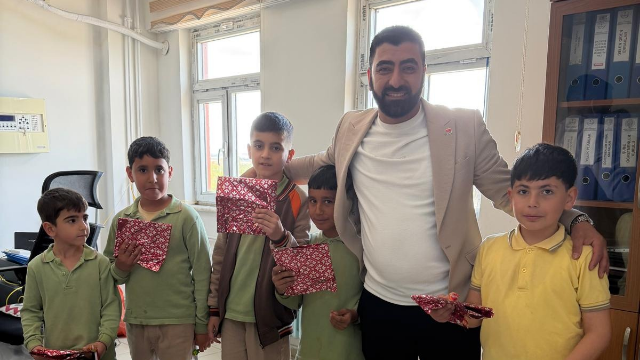 CHP’li Hasan Koçağa’dan köy okullarına kitap desteği