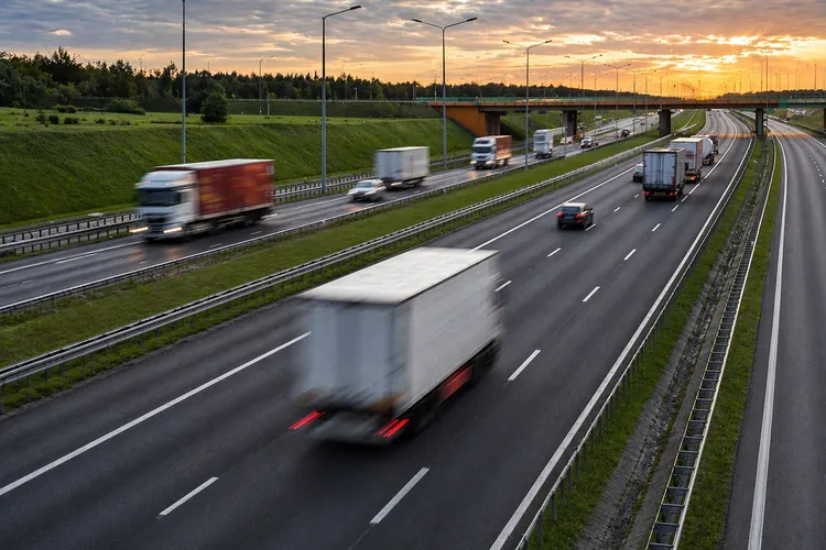 Ağır ticari araç pazarı ilk çeyrekte yüzde 12 daraldı