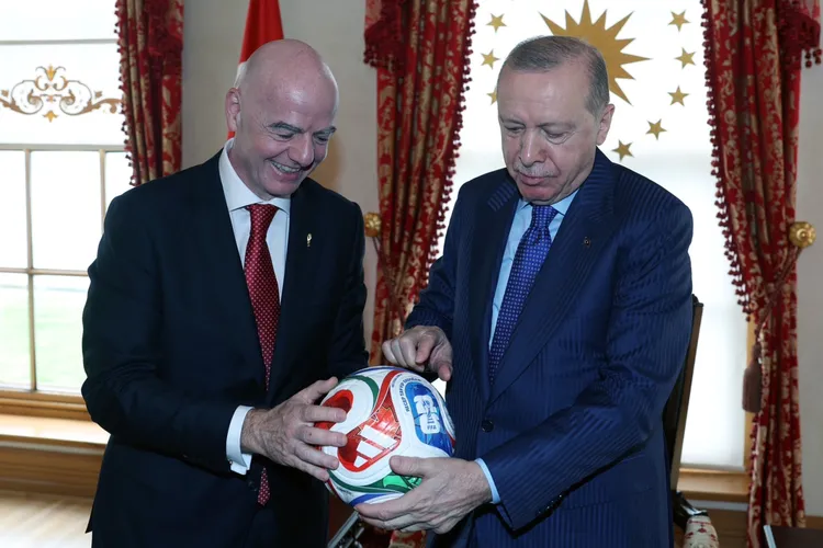 Cumhurbaşkanı Erdoğan, FIFA Başkanı’nı Dolmabahçe’de kabul etti