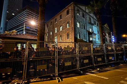 İzmir Meslek Fabrikası’na polis kuşatmasında tahliye girişimi! Başkan Tugay: Bu mülk İzmir halkınındır