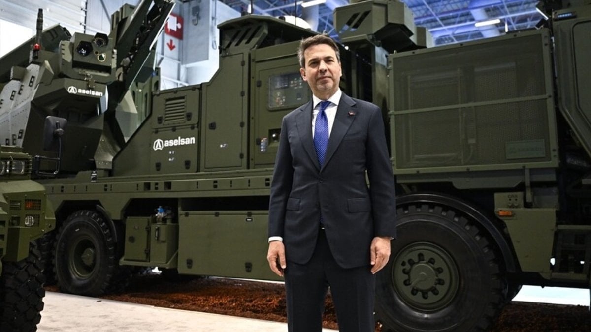 Bakan Bayraktar SAHA 2026’yı ziyaret etti