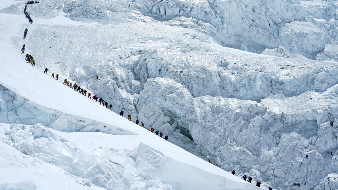 Everest’te Günlük Zirve Rekoru Kırıldı