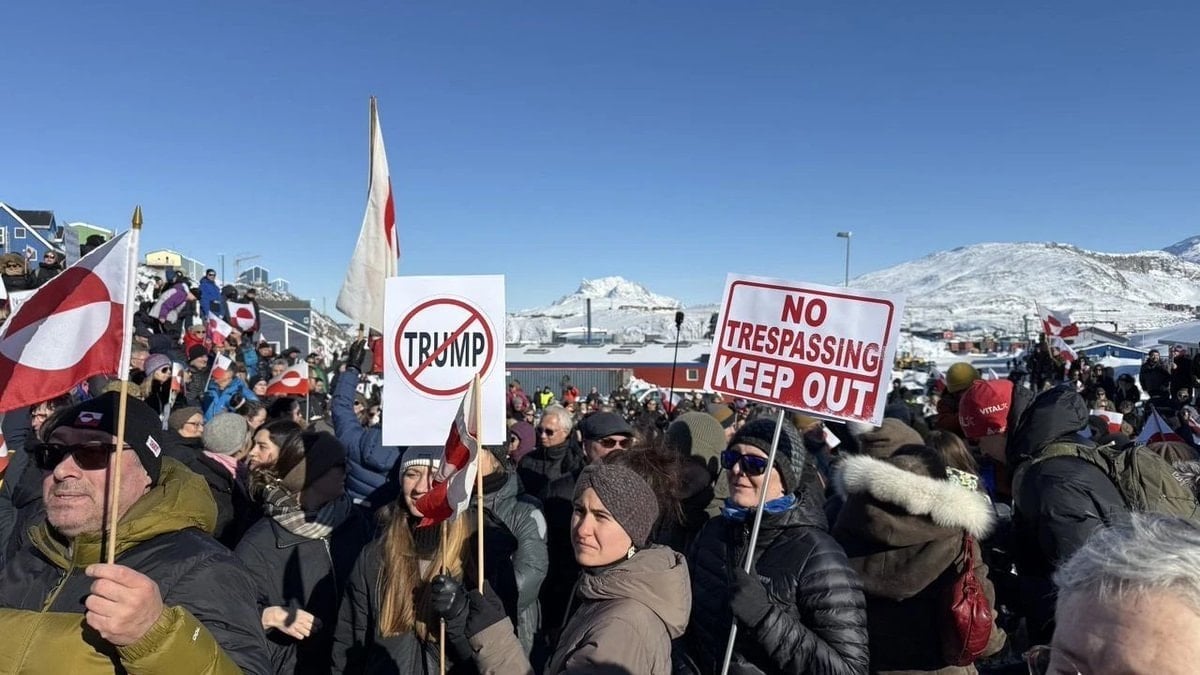 Nuuk’ta ABD Konsolosluğu Açılışında Geniş Katılımlı Protesto