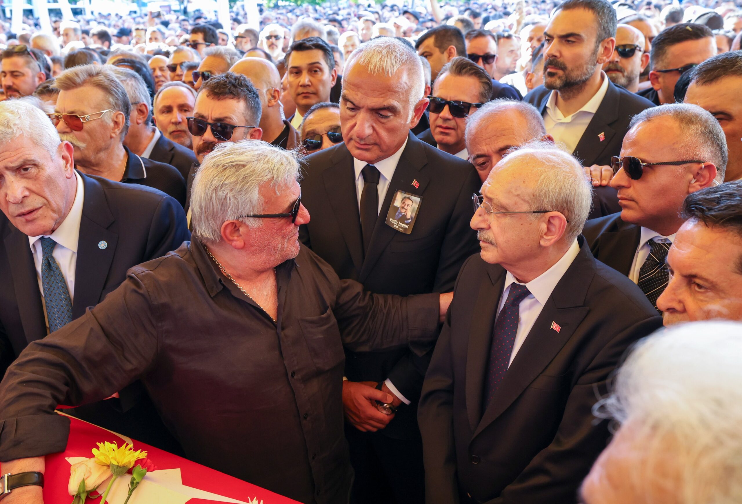 Kemal Kılıçdaroğlu, Kadir İnanır’ın Cenaze Törenine Katıldı