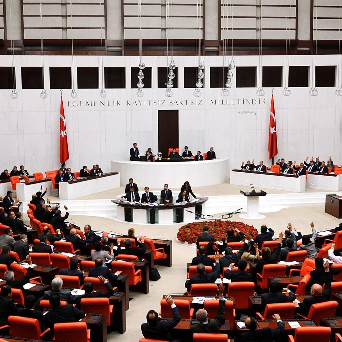 TBMM’de tartışmalı torba teklif mesaisi! Polis hakları, basın düzenlemesi ve orman alanları görüşülüyor