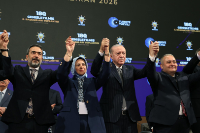 AK Parti’ye üç belediye başkanı daha katıldı.