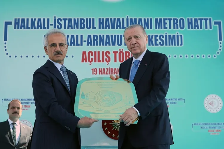 Halkalı-Arnavutköy metro hattı açıldı… Türkiye ulaşımda hızlanıyor