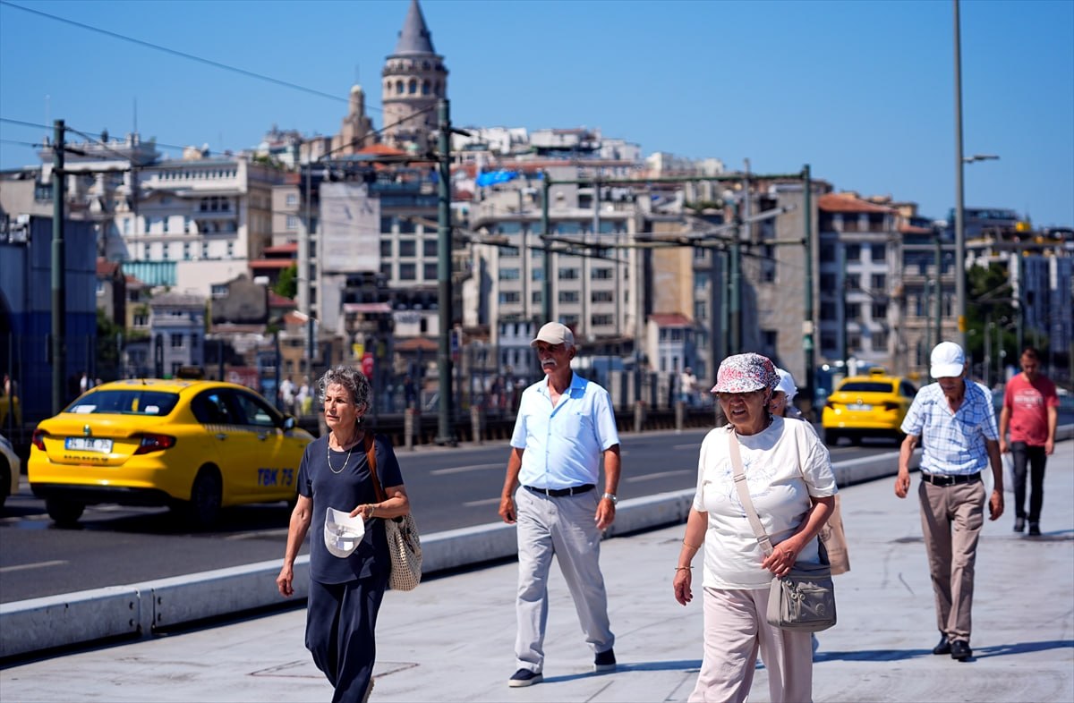 İstanbul’da yarın bunaltıcı sıcak uyarısı: Nemle birlikte hissedilen sıcaklık 40 dereceyi bulacak