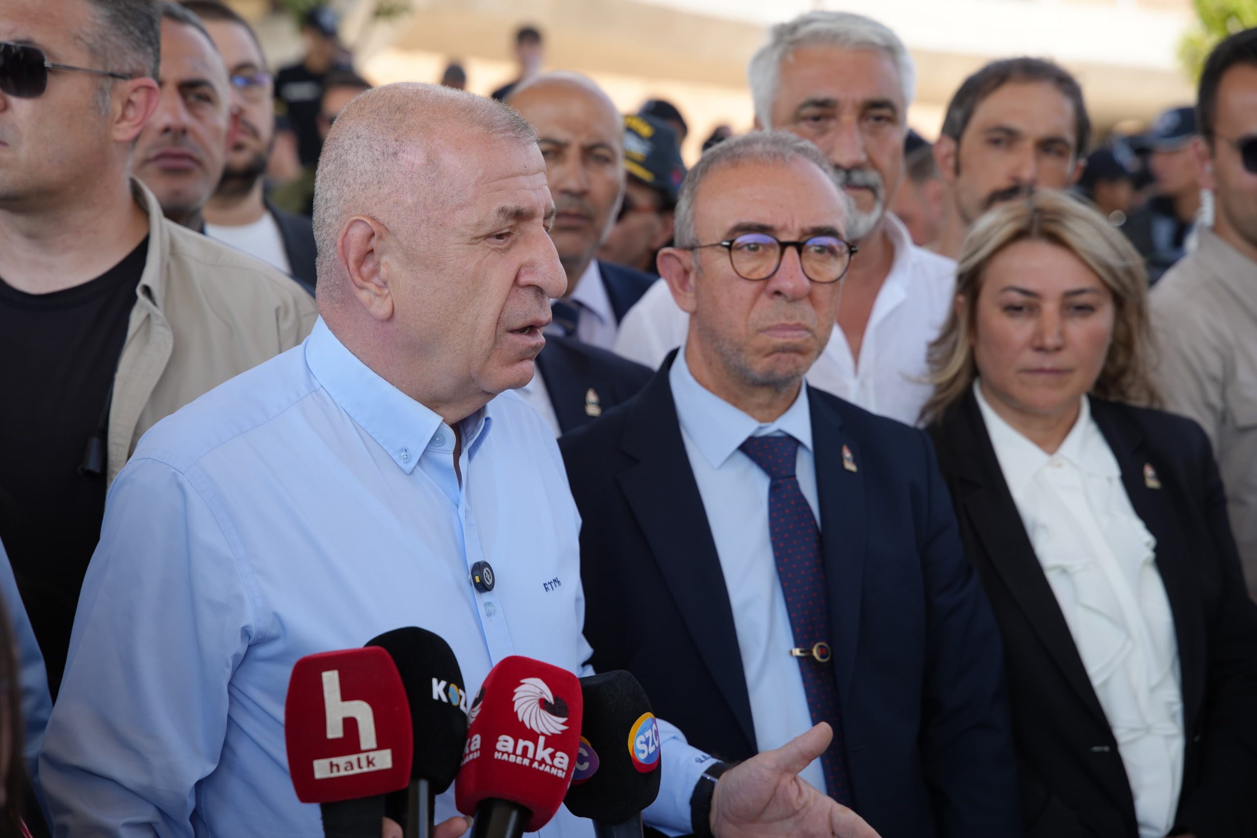 PKK’LILARA GÖSTERDİĞİNİZ ŞEFKATİ BU İNSANLARA GÖSTERMEYECEK MİSİNİZ?”