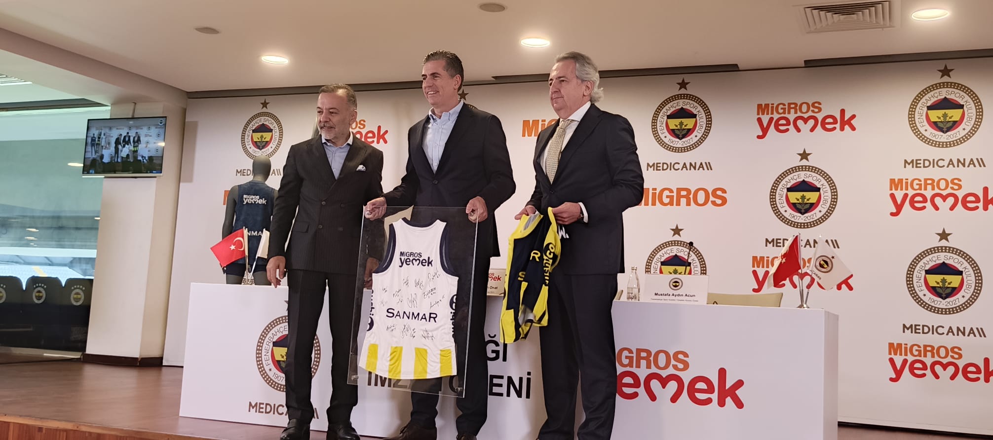 FENERBAHÇE KADIN VOLLEYBOLUN AVRUPA HEDEFİ KUPA: “O YIL, BU YIL!”